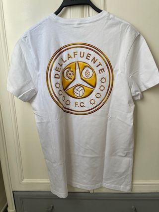 Camiseta Dellafuente dorada blanca
