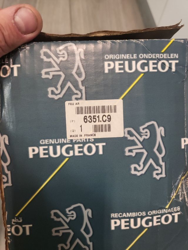 Peugeot 306 -piloto trasero derecho