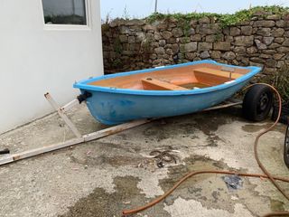 Barco auxiliar + remolque