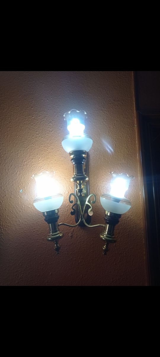 Lampara pared 3 brazos dorada