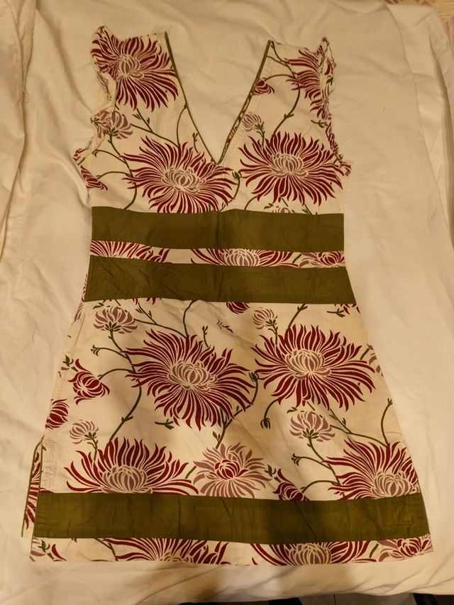 T-shirt floreale del marchio Haiku. Taglia S (quasi XS).