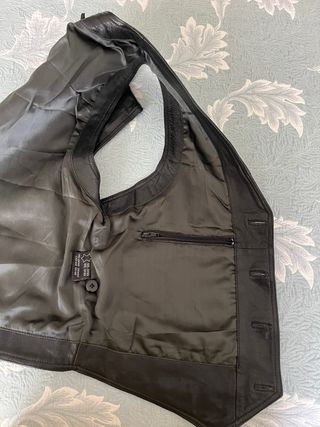 Chaleco cuero negro