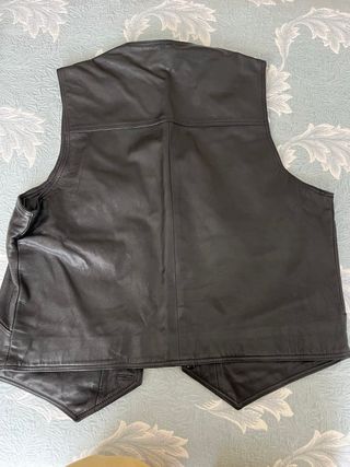 Chaleco cuero negro