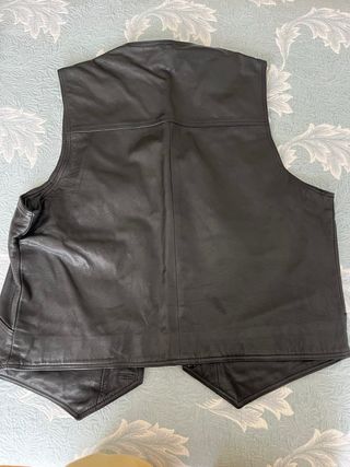 Chaleco cuero negro