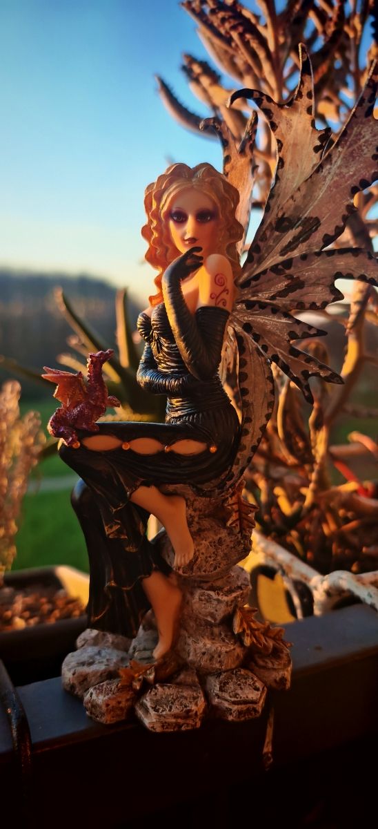 Fata con draghi - Statuetta