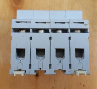 Interruttore magnetotermico 4 poli BTicino 63A