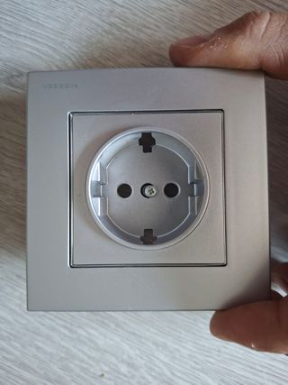 Interruptor y enchufe Niessen