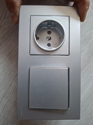 Interruptor y enchufe Niessen