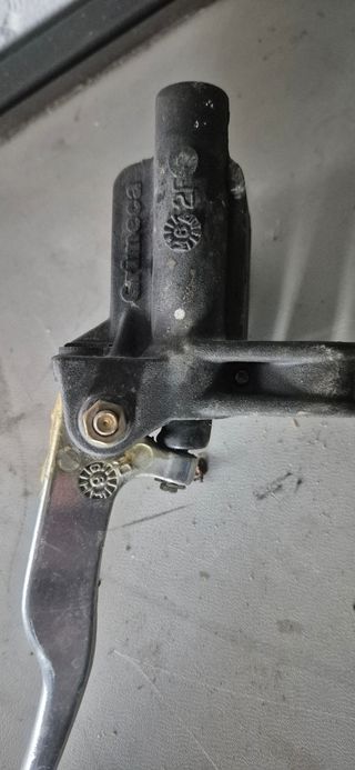 Bomba freno Delantera manillar 22mm