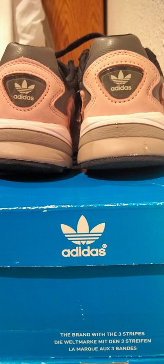 Adidas Falcon - Zapatillas Rosa y Negras