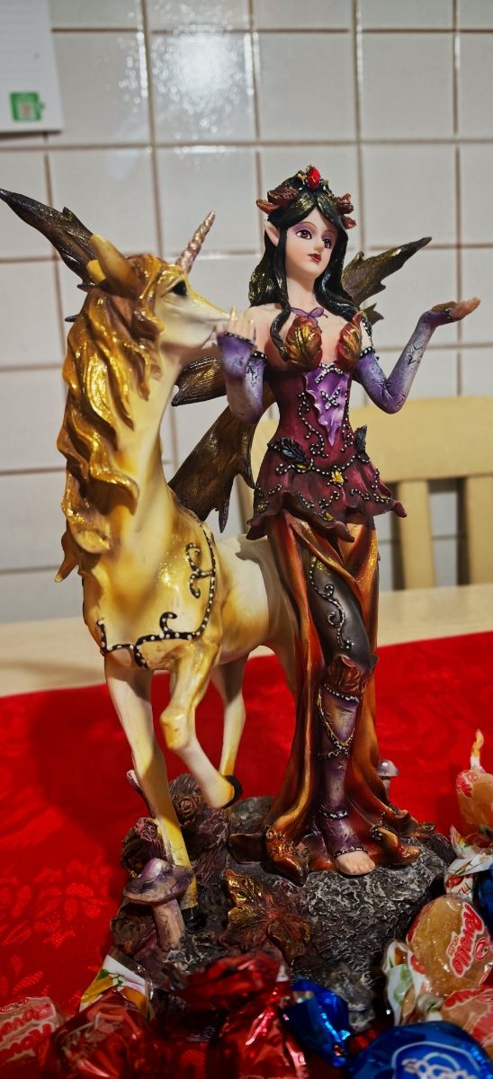 Fata su unicorno - Statuetta les alpes