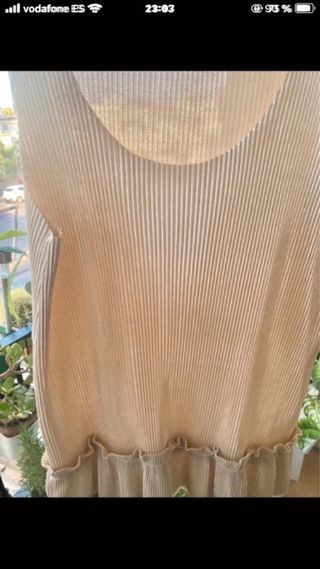 Top plisado dorado