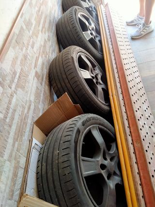 Juego de llantas y cubiertas