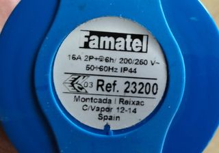 Base de enchufe Famatel 16A 2P+T IP44