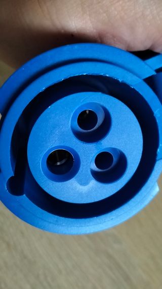 Base de enchufe Famatel 16A 2P+T IP44