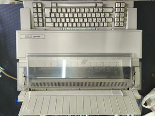 Olivetti ET 2200: Máquina escribir eléctrica