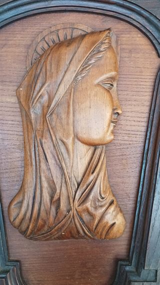 Madonna in legno intagliato