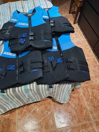 Vendo 5 Chalecos Salvavidas Jobe de varias medidas