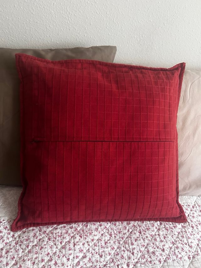 Cojín bordado inicial B - Rojo y blanco