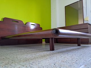 Dormitorio castaño + colchón viscoelástico