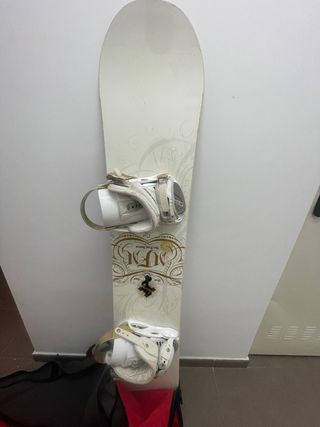 Tabla Snow + Fijaciones
Regalo funda.