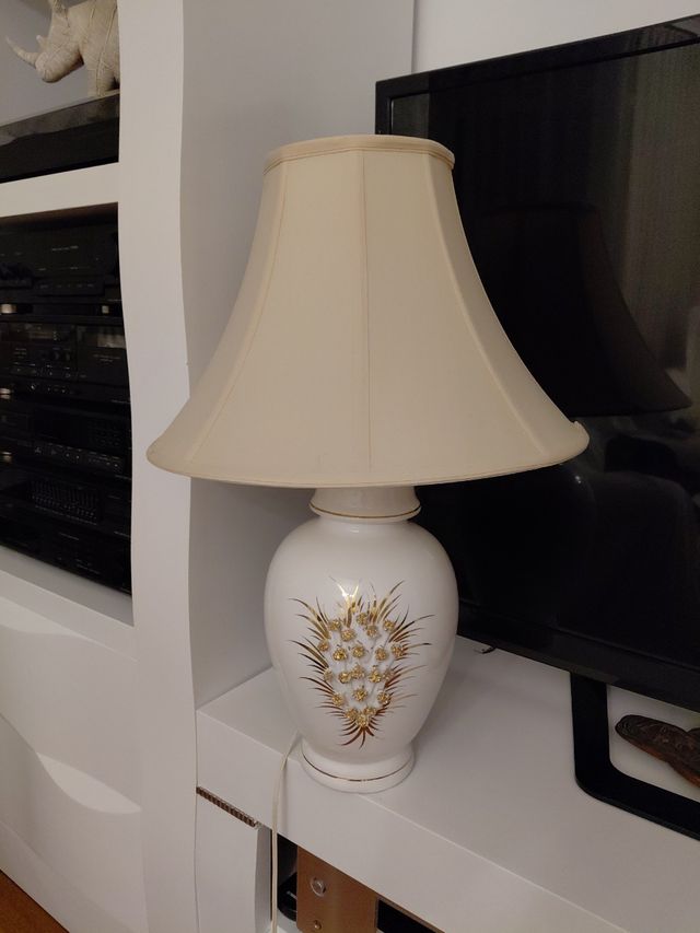 Lámpara cerámica dorada y blanca
