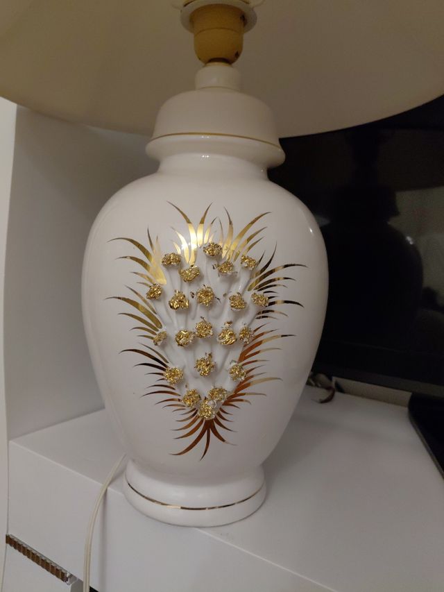 Lámpara cerámica dorada y blanca