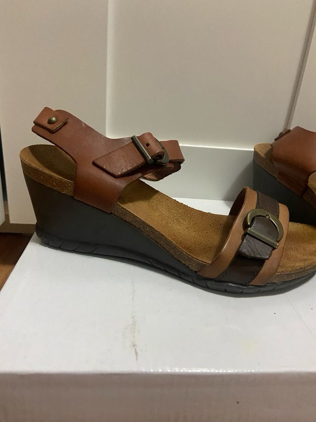 Sandalias cuña marrones
