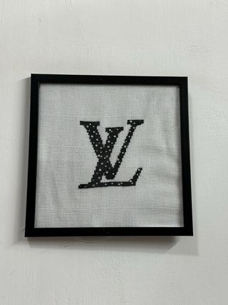 Ricamo LV: cornice bianca e nera