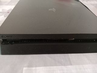 PS4 (PlayStation 4) negra - sin mando