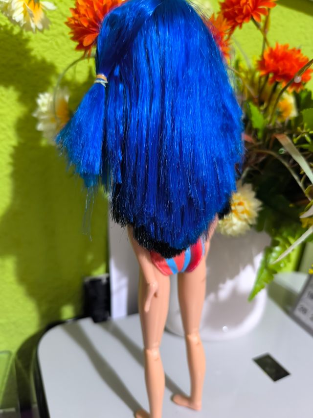 Bambola LIV: Capelli azzurri e occhi azzurri