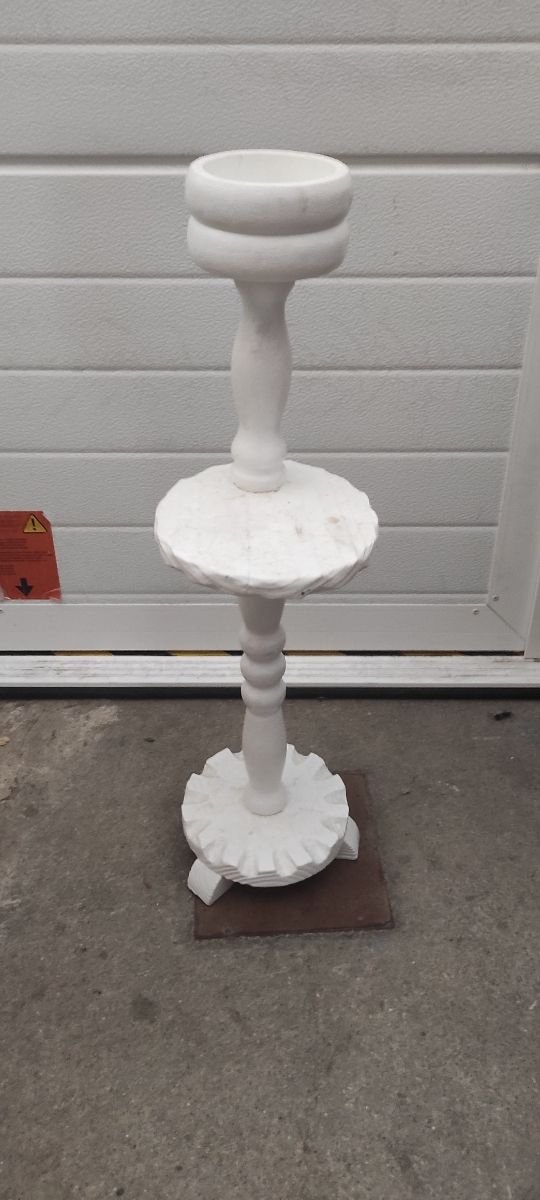 Mesa auxiliar blanca vintage, cenicero, macetero..