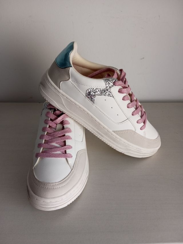 Zapatillas Bershka blancas y rosas