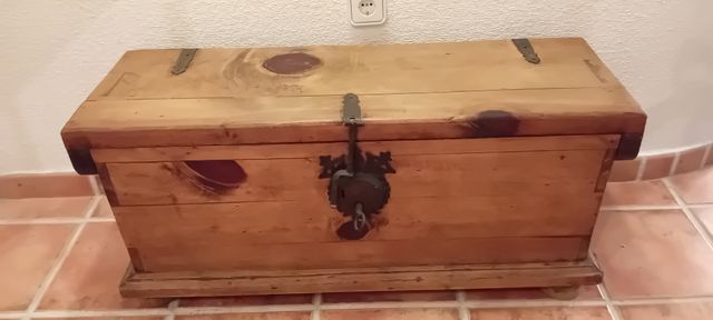 Baúl madera maciza rústico