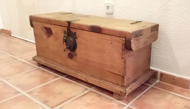 Baúl madera maciza rústico