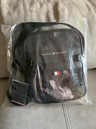 Bandolera Tommy Hilfiger negra