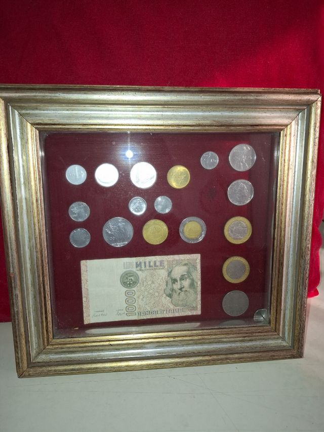 Quadretto con Lire e banconota Italiana fuori cors