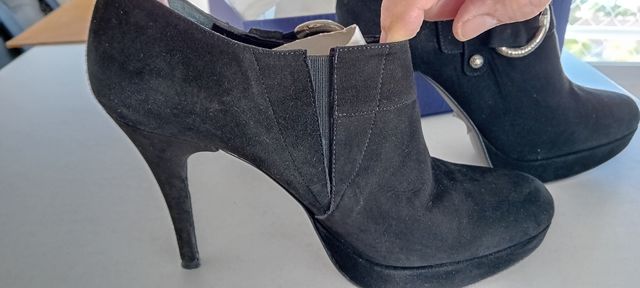 Zapato abotinado de ante  Stuart Weitzman  (n°38)