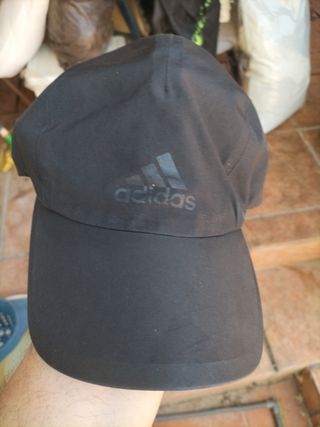 Gorra Adidas negra