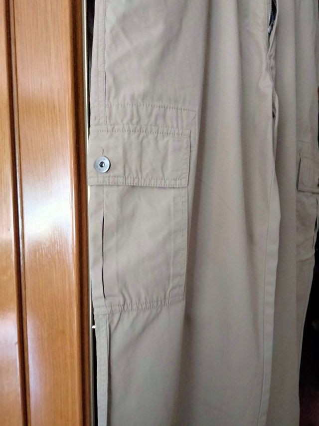 Pantalón beige largo c/ bolsillos