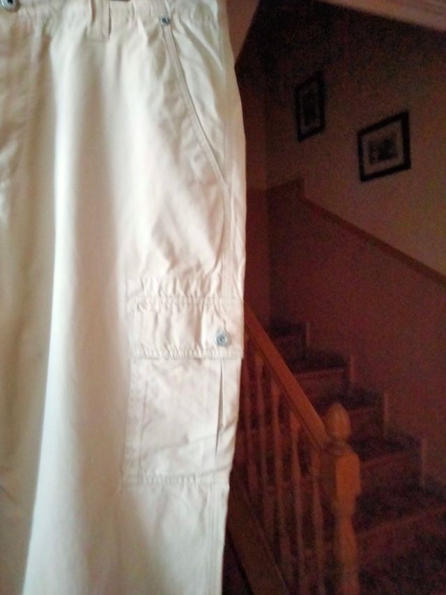 Pantalón beige largo c/ bolsillos