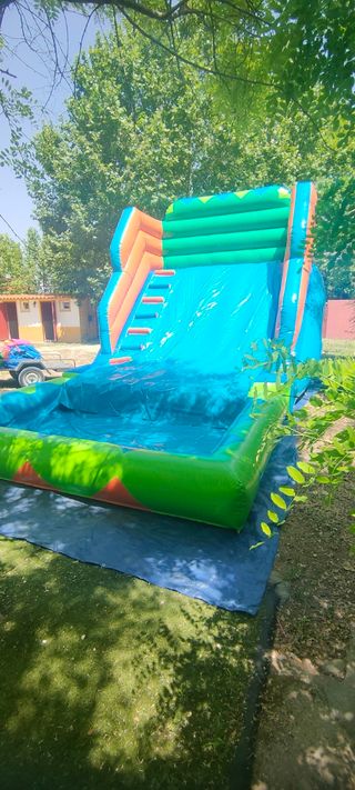 Tobogán acuático inflable