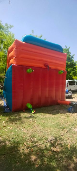 Tobogán acuático inflable