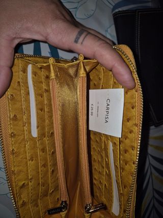 Portafoglio giallo effetto struzzo