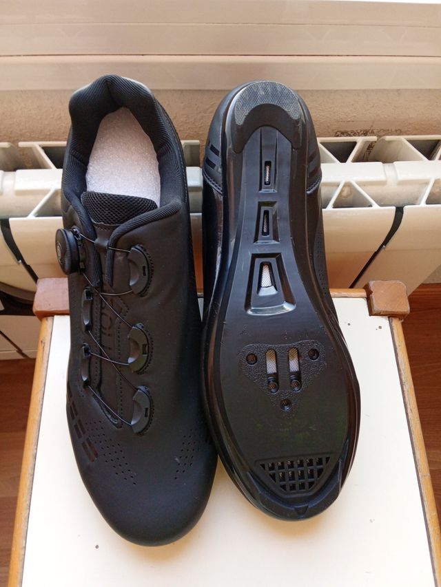 Zapatillas de ciclismo TABOLU 45-46 Nuevos negros.