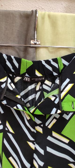 Pantalones Zara estampados - largos y fluidos