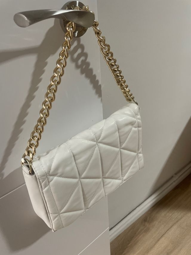 Bolso blanco cadena dorado
