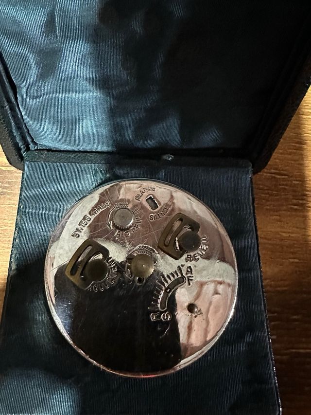 Reloj despertador Looping antiguo