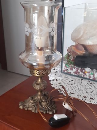 Lampada vintage in vetro e metallo