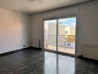 Casa adosada en venta en Centre - Cordelles en Cerdanyola del Vallès